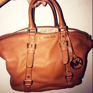 Michael kors bag like new! Used only a few times